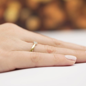 Pierścionek z  Brylantami 0,04ct z żółtego złota próby 585. W-0322